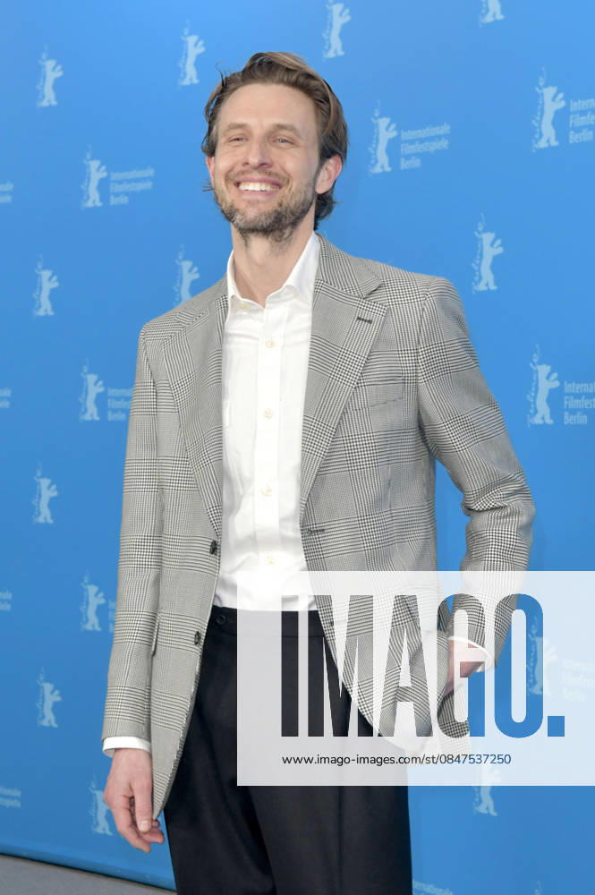 Anders Danielsen Lie at the photocall for the feature film Everybody Digs Bill Evans at the Berlinale 2026 76 Berlin International Film Festival at the Hotel Grand Hyatt Berlin, 13 02 2026 Foto:xM.xBehrensx xFuturexImagex evans_6260