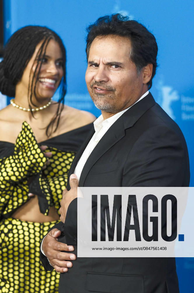 Zazie Beetz and Michael Pena at the photocall for the feature film Good Luck, Have Fun, Don t Die at the Berlinale 2026 76 Berlin International Film Festival at the Hotel Grand Hyatt Berlin, 13 02 2026 Foto:xJ.xEdwardsx xFuturexImagex luck_6244