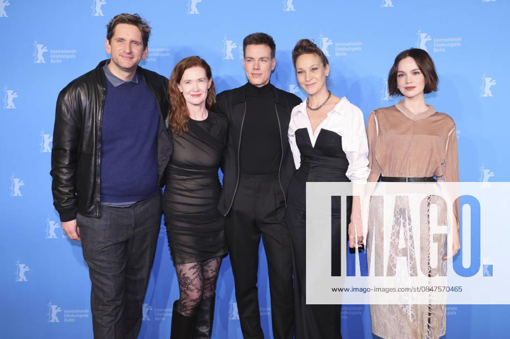 Sebastian Schwarz, Julika Jenkins, Paul Boche, Kai Stänicke, Jeanette Hain and Emilia Schüle at the photocall for the feature film The Homeless Trial of Hein at the Berlinale 2026 76 Berlin International Film Festival at the Hotel Grand Hyatt Berlin, 13 02 2026 Foto:xD.xBedrosianx xFuturexImagex heimatlose_6201