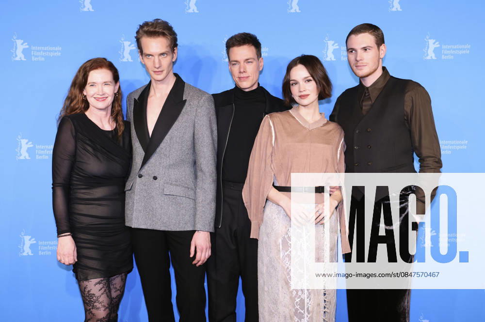 Julika Jenkins, Paul Boche, Kai Stänicke, Emilia Schüle and Philip Froissant at the photocall for the feature film The Homeless Trial of Hein at the Berlinale 2026 76 Berlin International Film Festival at the Hotel Grand Hyatt Berlin, 13 02 2026 Foto:xD.xBedrosianx xFuturexImagex heimatlose_6203