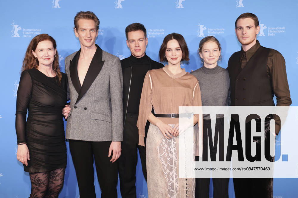 Julika Jenkins, Paul Boche, Kai Stänicke, Emilia Schüle, Stephanie Amarell and Philip Froissant at the photocall for the feature film The Homeless Trial of Hein at the Berlinale 2026 76 Berlin International Film Festival at the Hotel Grand Hyatt Berlin, 13 02 2026 Foto:xD.xBedrosianx xFuturexImagex heimatlose_6205