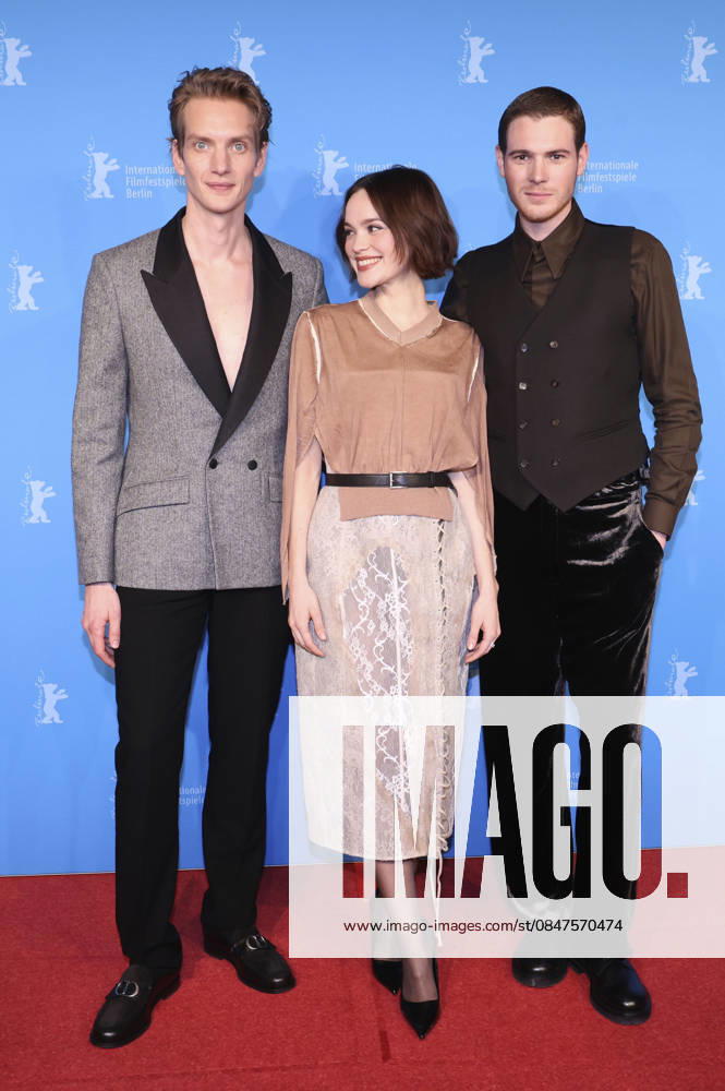 Paul Boche, Emilia Schüle andPhilip Froissant at the photocall for the feature film The Homeless Trial of Hein at the Berlinale 2026 76 Berlin International Film Festival at the Hotel Grand Hyatt Berlin, 13 02 2026 Foto:xD.xBedrosianx xFuturexImagex heimatlose_6210