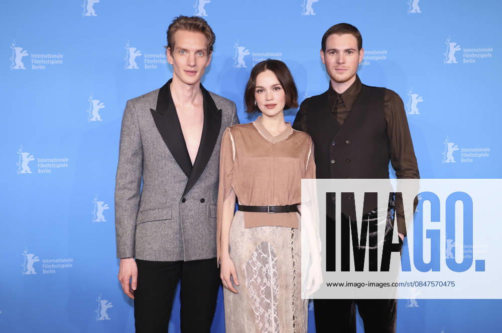 Paul Boche, Emilia Schüle andPhilip Froissant at the photocall for the feature film The Homeless Trial of Hein at the Berlinale 2026 76 Berlin International Film Festival at the Hotel Grand Hyatt Berlin, 13 02 2026 Foto:xD.xBedrosianx xFuturexImagex heimatlose_6211
