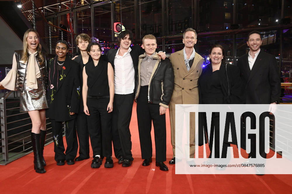 Este Haim, Jasmine Elcock, Conrad Khan, Bella Ramsey, Earl Cave, George Jaques, Neil Patrick Harris, Jessica Gunning and Ken Petrie at the photocall for the feature film Sunny Dancer at the Berlinale 2026 76 Berlin International Film Festival on the Red Carpet of the Berlinale Palast Berlin, 13 02 2026 Foto:xN.xKubelkax xFuturexImagex sunny_6244