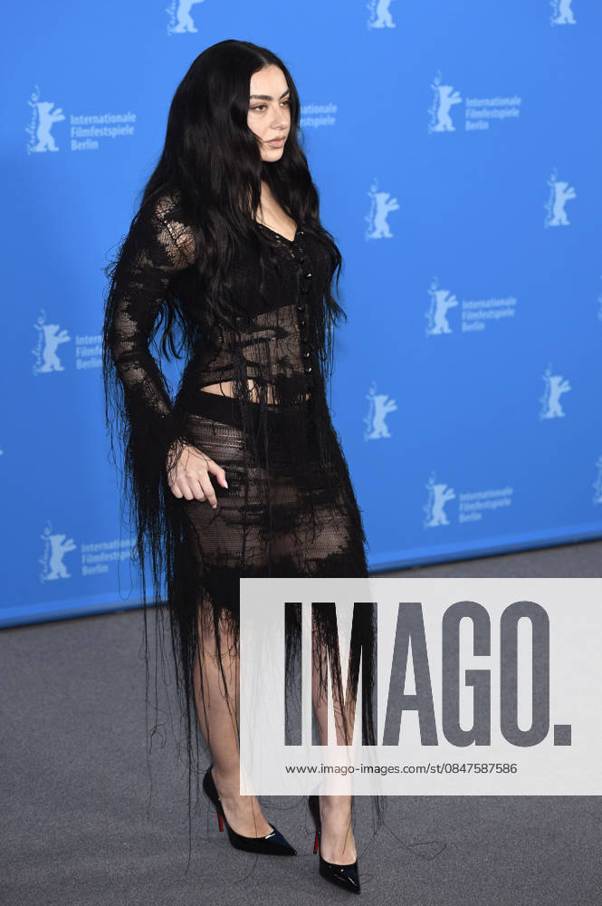 Charli xcx at the photocall for the movie The Moment at the Berlinale 2026 76 Berlin International Film Festival at the Hotel Grand Hyatt Berlin, 14 02 2026 Foto:xC.xNiehausx xFuturexImagex moment_6201