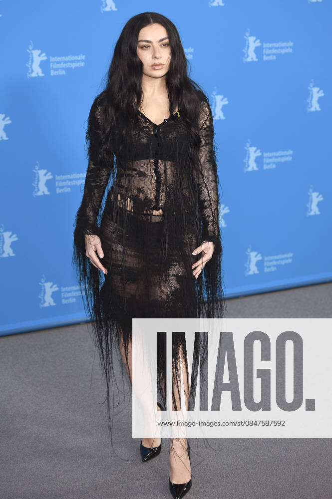 Charli xcx at the photocall for the movie The Moment at the Berlinale 2026 76 Berlin International Film Festival at the Hotel Grand Hyatt Berlin, 14 02 2026 Foto:xC.xNiehausx xFuturexImagex moment_6203