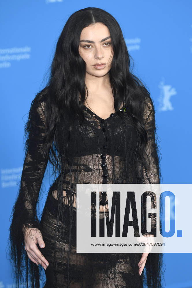Charli xcx at the photocall for the movie The Moment at the Berlinale 2026 76 Berlin International Film Festival at the Hotel Grand Hyatt Berlin, 14 02 2026 Foto:xC.xNiehausx xFuturexImagex moment_6204