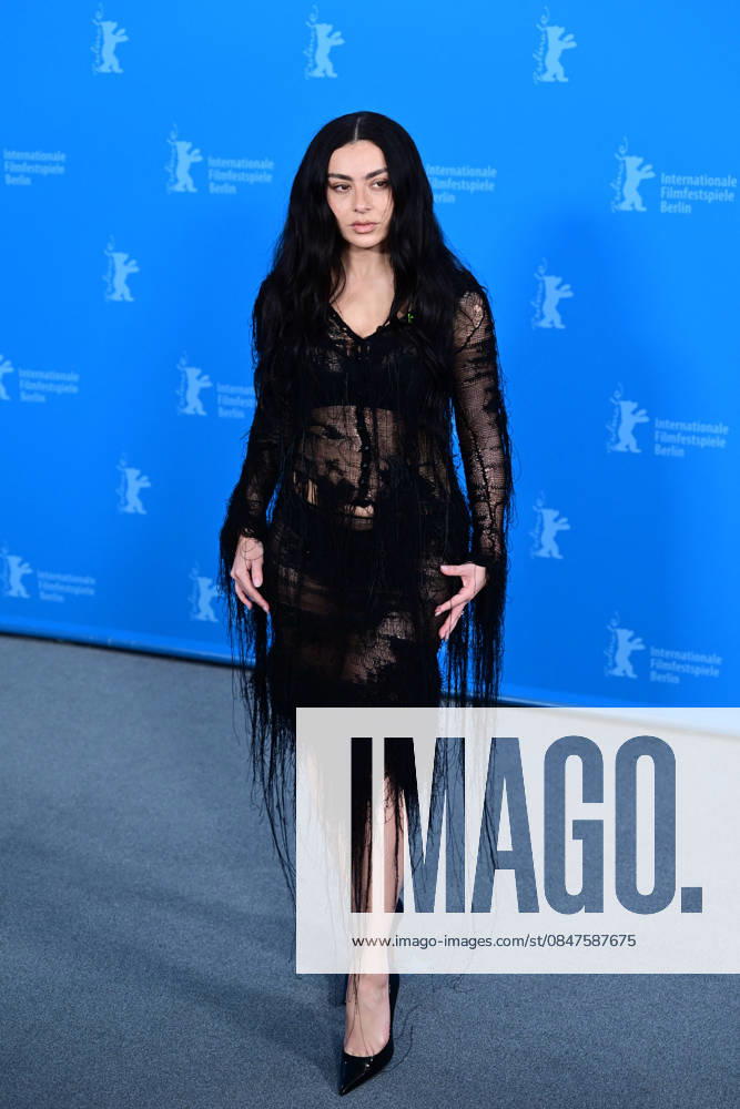 Charli xcx at the photocall of The Moment during the 76th Berlinale International Film Festival Berlin 2026 , February 14, 2026 Romain Doucelin Bestimage The The Moment photocall during the 76th Berlinale International Film Festival Berlin at Grand Hyatt Hotel on February 14, 2026 in Berlin, Germany Berlin Allemagne