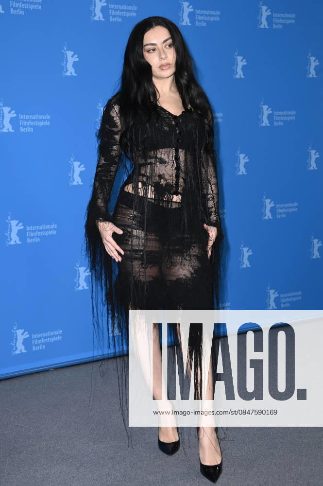 Charli xcx at the photocall for the movie The Moment at the Berlinale 2026 76 Berlin International Film Festival at the Hotel Grand Hyatt Berlin, 14 02 2026 Foto:xN.xKubelkax xFuturexImagex moment_6244