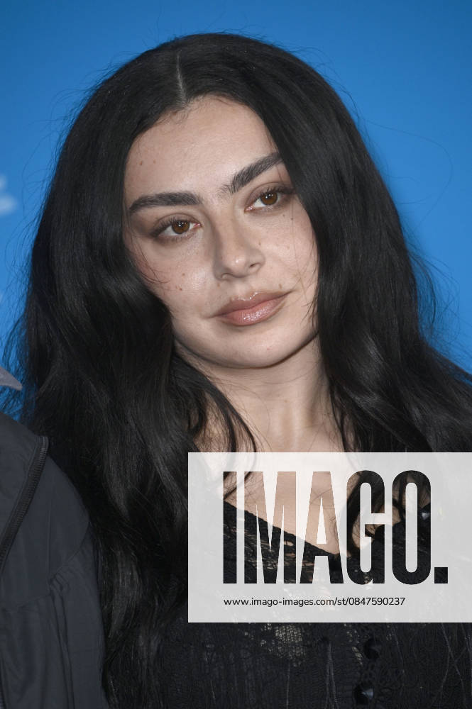 Charli xcx at the photocall for the movie The Moment at the Berlinale 2026 76 Berlin International Film Festival at the Hotel Grand Hyatt Berlin, 14 02 2026 Foto:xN.xKubelkax xFuturexImagex moment_6248
