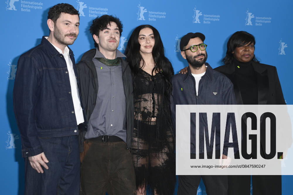 Michael Stutz Aidan Zamiri Charli xcx, David Hinojosa and Jacqueline Lyanga at the photocall for the feature film The Moment at the Berlinale 2026 76 Berlin International Film Festival at the Hotel Grand Hyatt Berlin, 14 02 2026 Foto:xN.xKubelkax xFuturexImagex moment_6254