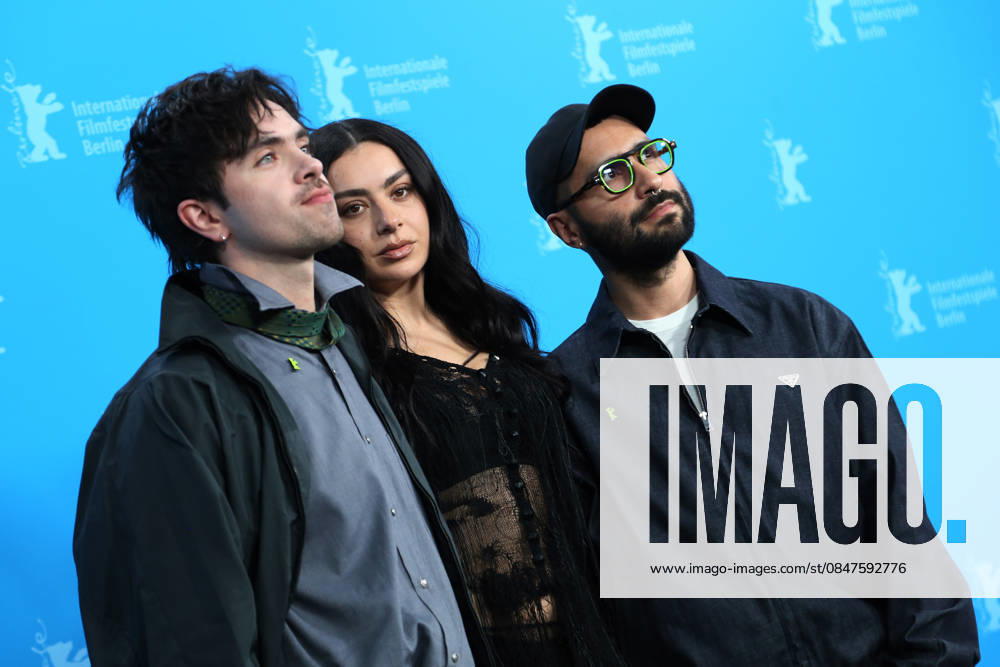 British singer-songwriter and actress CHARLI XCX (C), Scottish Director Aidan Zamiri (L), and US producer David Hinojosa pose for photographers at the photo call for the film The Moment during the the 76th Berlin International Film Festival (Berlinale), which is Europe s first major film festival of the year, in Berlin. The festival runs from February 12 to 22, 2026. Berlin Germany - ZUMAf146 20260214_zip_f146_086