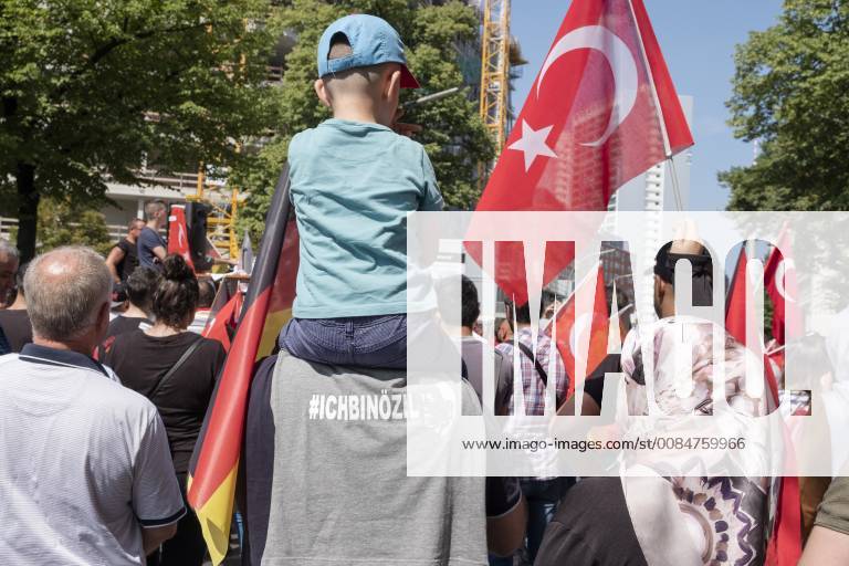Demonstration under the motto I AM ÖZIL against the racist Hetzberichterstattung of the Axel Springer press in particular the BILD newspaper in front of the publishing house in Berlin Demonstration under the motto ICH BIN ÖZIL