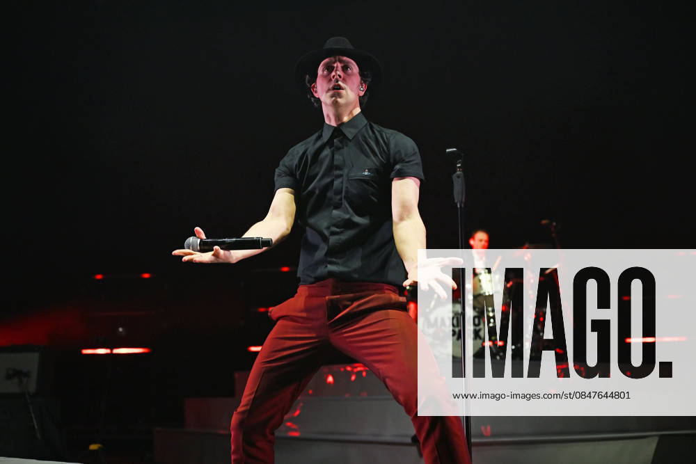 Maxïmo Park performing at Brixton Academy LONDON, ENGLAND - FEBRUARY 14: Paul Smith of ˜Maxïmo Park performing at Brixton Academy on February 14, 2026 in London, England. CAP MAR MAR Great Britain
