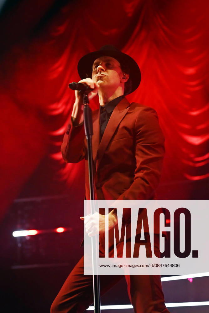 Maxïmo Park performing at Brixton Academy LONDON, ENGLAND - FEBRUARY 14: Paul Smith of ˜Maxïmo Park performing at Brixton Academy on February 14, 2026 in London, England. CAP MAR MAR Great Britain