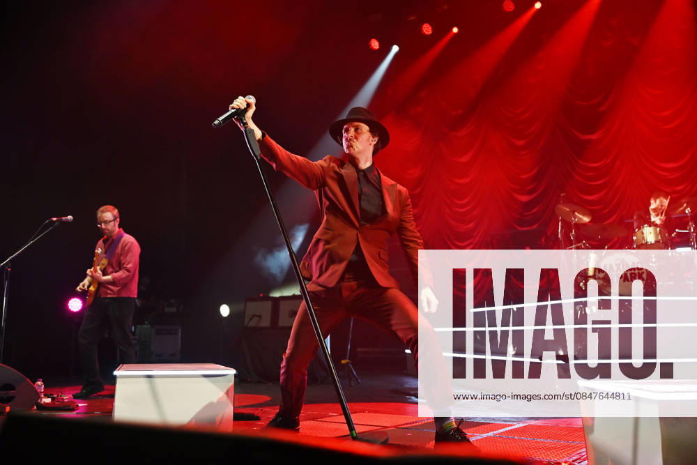 Maxïmo Park performing at Brixton Academy LONDON, ENGLAND - FEBRUARY 14: Paul Smith of ˜Maxïmo Park performing at Brixton Academy on February 14, 2026 in London, England. CAP MAR MAR Great Britain
