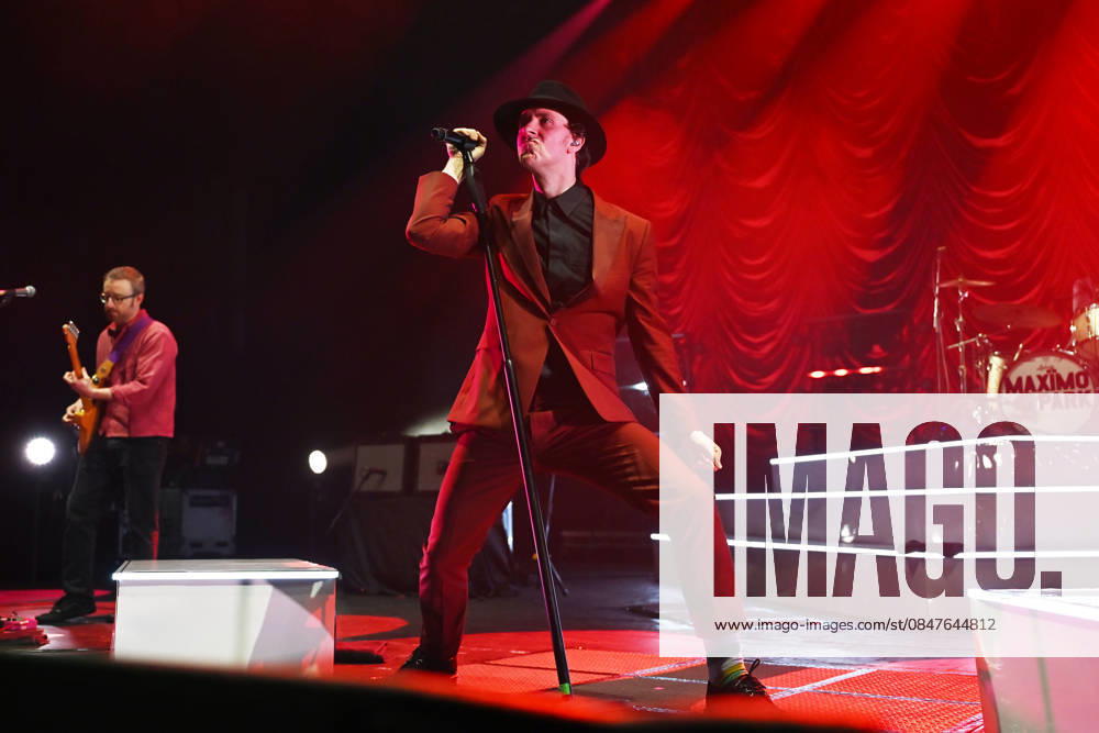 MaxÃ¯mo Park performing at Brixton Academy LONDON, ENGLAND - FEBRUARY 14: Paul Smith of ˜MaxÃ¯mo Park performing at Brixton Academy on February 14, 2026 in London, England. CAP MAR MAR Great Britain