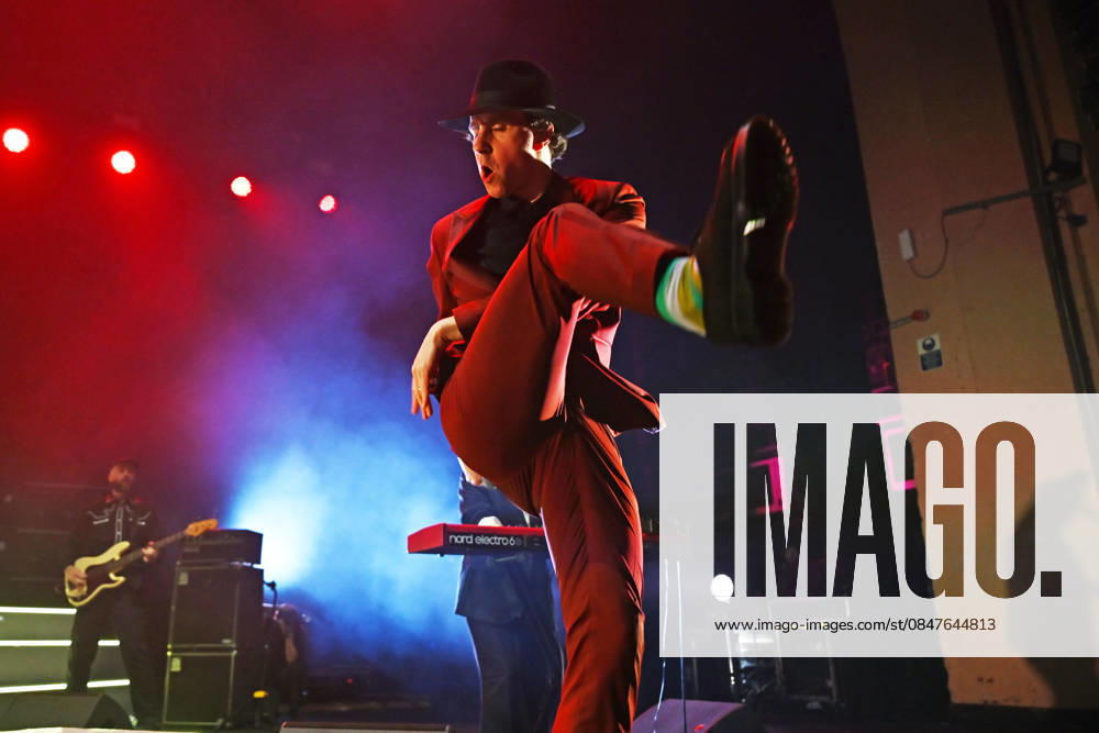Maxïmo Park performing at Brixton Academy LONDON, ENGLAND - FEBRUARY 14: Paul Smith of ˜Maxïmo Park performing at Brixton Academy on February 14, 2026 in London, England. CAP MAR MAR Great Britain
