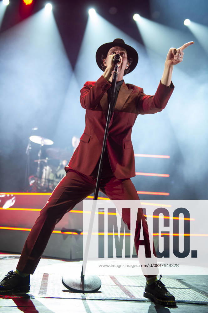 Maximo Park at O2 Academy Brixton 14 02 2026 Maximo Park perform at O2 Academy Brixton in London on 14th February 2026. Tom English drums Duncan Lloyd guitar Paul Smith lead vocals Jemma Freese keyboards, piano, backing vocals Andrew Lowther bass guitar, Credit:Zoran Veselinovic Avalon UK, London, O2 Academy Brixton