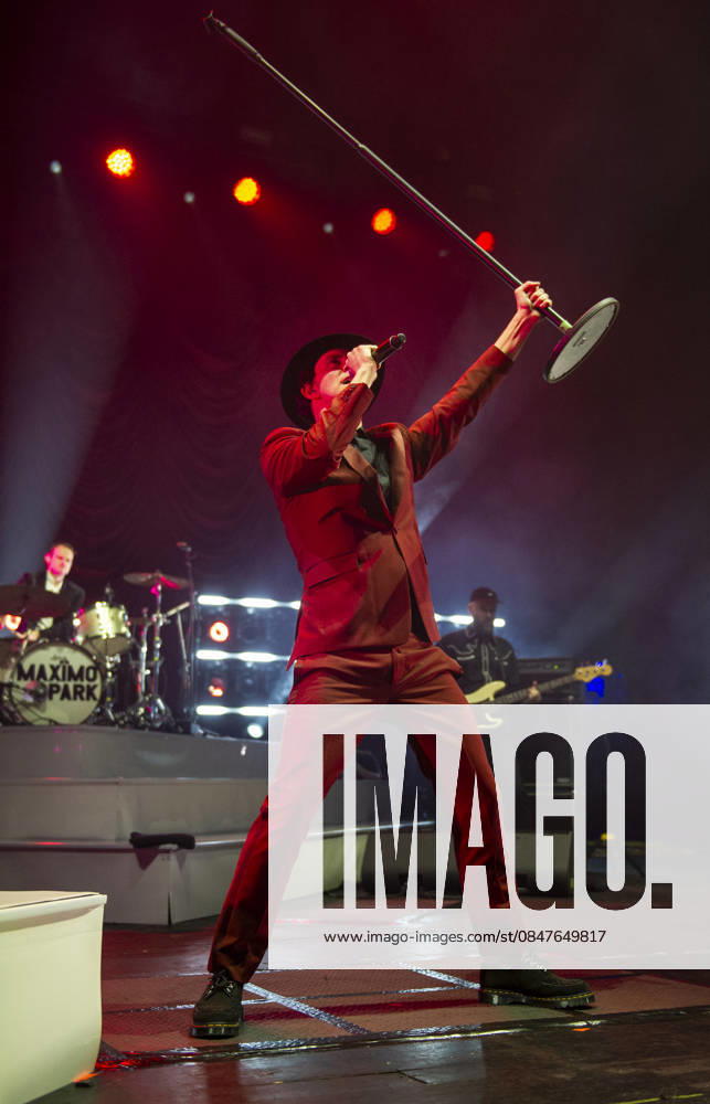 Maximo Park at O2 Academy Brixton 14 02 2026 Maximo Park perform at O2 Academy Brixton in London on 14th February 2026. Tom English drums Duncan Lloyd guitar Paul Smith lead vocals Jemma Freese keyboards, piano, backing vocals Andrew Lowther bass guitar, Credit:Zoran Veselinovic Avalon UK, London, O2 Academy Brixton