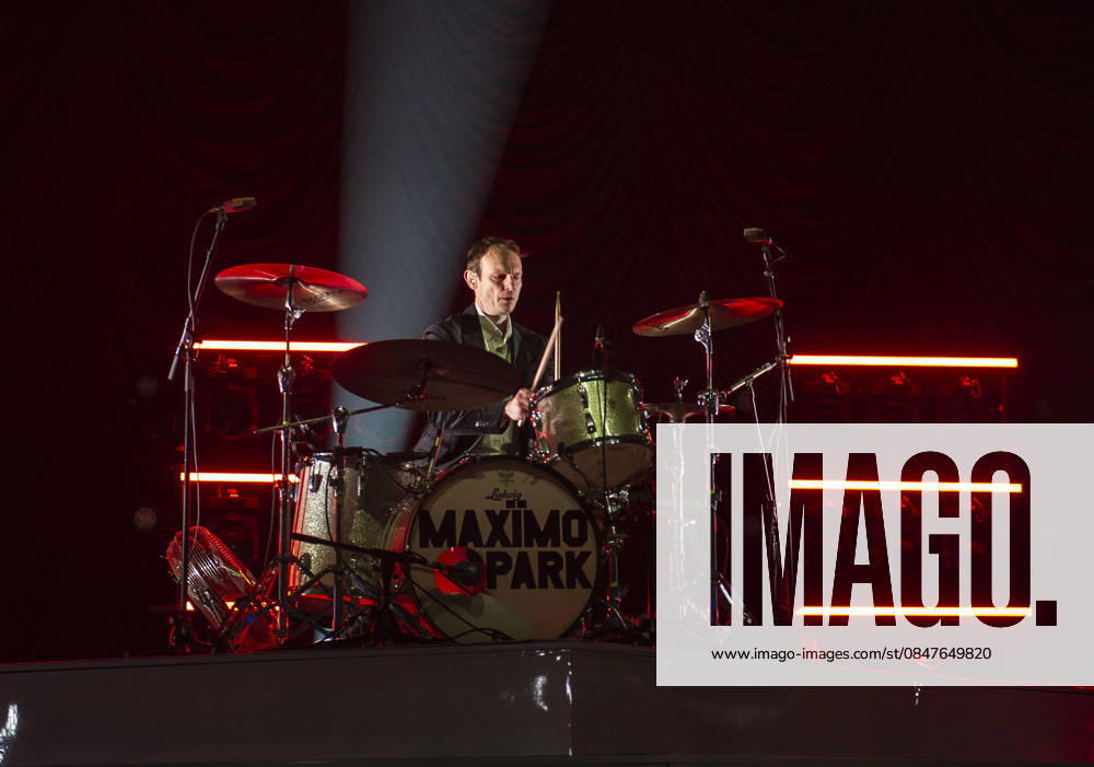 Maximo Park at O2 Academy Brixton 14 02 2026 Maximo Park perform at O2 Academy Brixton in London on 14th February 2026. Tom English drums Duncan Lloyd guitar Paul Smith lead vocals Jemma Freese keyboards, piano, backing vocals Andrew Lowther bass guitar, Credit:Zoran Veselinovic Avalon UK, London, O2 Academy Brixton