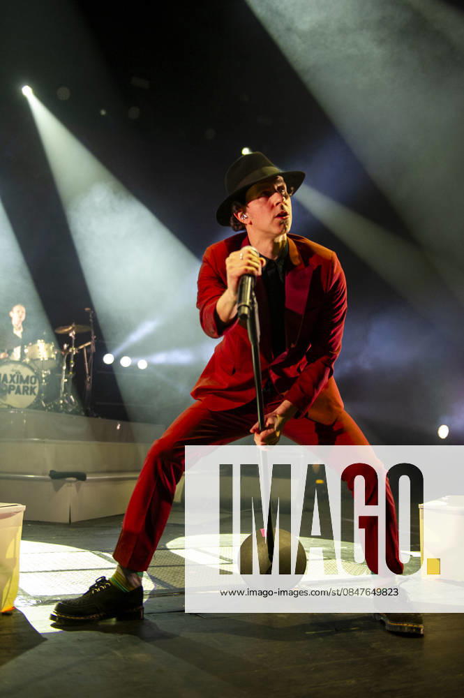 Maximo Park at O2 Academy Brixton 14 02 2026 Maximo Park perform at O2 Academy Brixton in London on 14th February 2026. Tom English drums Duncan Lloyd guitar Paul Smith lead vocals Jemma Freese keyboards, piano, backing vocals Andrew Lowther bass guitar, Credit:Zoran Veselinovic Avalon UK, London, O2 Academy Brixton