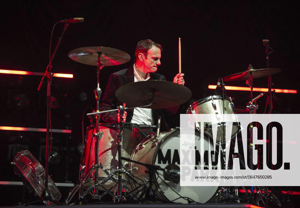 Maximo Park at O2 Academy Brixton 14 02 2026 Maximo Park perform at O2 Academy Brixton in London on 14th February 2026. Tom English drums Duncan Lloyd guitar Paul Smith lead vocals Jemma Freese keyboards, piano, backing vocals Andrew Lowther bass guitar, Credit:Zoran Veselinovic Avalon UK, London, O2 Academy Brixton