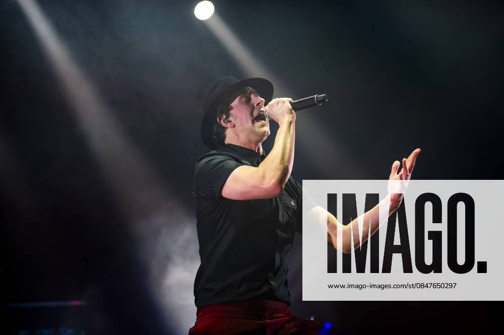 Maximo Park at O2 Academy Brixton 14 02 2026 Maximo Park perform at O2 Academy Brixton in London on 14th February 2026. Tom English drums Duncan Lloyd guitar Paul Smith lead vocals Jemma Freese keyboards, piano, backing vocals Andrew Lowther bass guitar, Credit:Zoran Veselinovic Avalon UK, London, O2 Academy Brixton