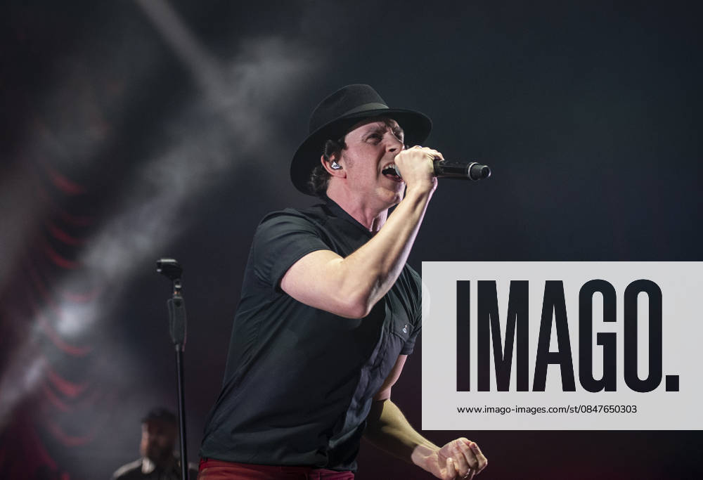 Maximo Park at O2 Academy Brixton 14 02 2026 Maximo Park perform at O2 Academy Brixton in London on 14th February 2026. Tom English drums Duncan Lloyd guitar Paul Smith lead vocals Jemma Freese keyboards, piano, backing vocals Andrew Lowther bass guitar, Credit:Zoran Veselinovic Avalon UK, London, O2 Academy Brixton
