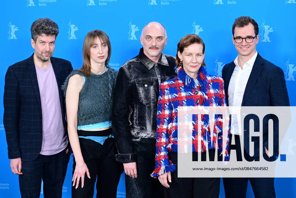 L R Tobias Walker, Caro Braun, Markus Schleinzer, Sandra Hüller and Johannes Schubert at the Rose photocall during the 76th Berlinale International Film Festival Berlin 2026 , February 15, 2026 Romain Doucelin Bestimage The Rose photocall during the 76th Berlinale International Film Festival Berlin at Grand Hyatt Hotel on February 15, 2026 in Berlin, Germany Berlin Allemagne