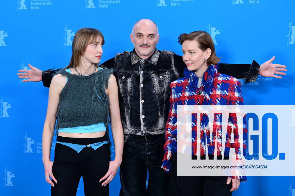 L R Tobias Walker, Caro Braun, Markus Schleinzer, Sandra Hüller and Johannes Schubert at the Rose photocall during the 76th Berlinale International Film Festival Berlin 2026 , February 15, 2026 Romain Doucelin Bestimage The Rose photocall during the 76th Berlinale International Film Festival Berlin at Grand Hyatt Hotel on February 15, 2026 in Berlin, Germany Berlin Allemagne