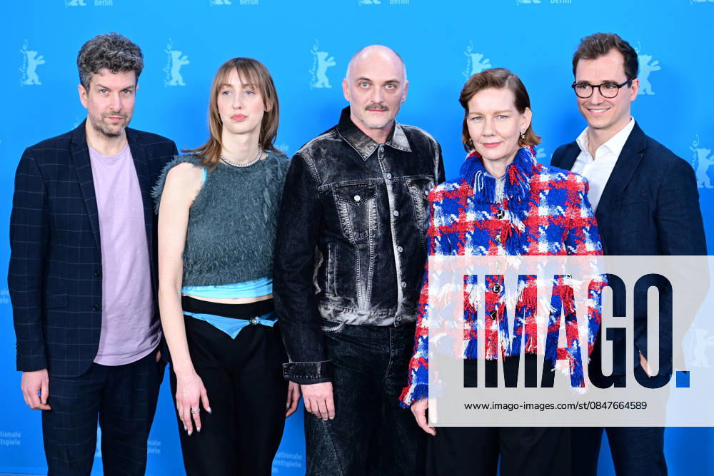 L R Tobias Walker, Caro Braun, Markus Schleinzer, Sandra Hüller and Johannes Schubert at the Rose photocall during the 76th Berlinale International Film Festival Berlin 2026 , February 15, 2026 Romain Doucelin Bestimage The Rose photocall during the 76th Berlinale International Film Festival Berlin at Grand Hyatt Hotel on February 15, 2026 in Berlin, Germany Berlin Allemagne