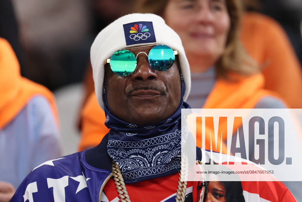 Winter Olympics - Snoop Dogg At The Stands Snoop Dogg among the crowd during the 500-meter long track speed skating event at the Milan Speed ??Skating Stadium at the Milan Winter Olympics, on February 15, 2026, in Milan, Italy. Photo by Alexis Jumeau ABACAPRESS.COM Milan Italy