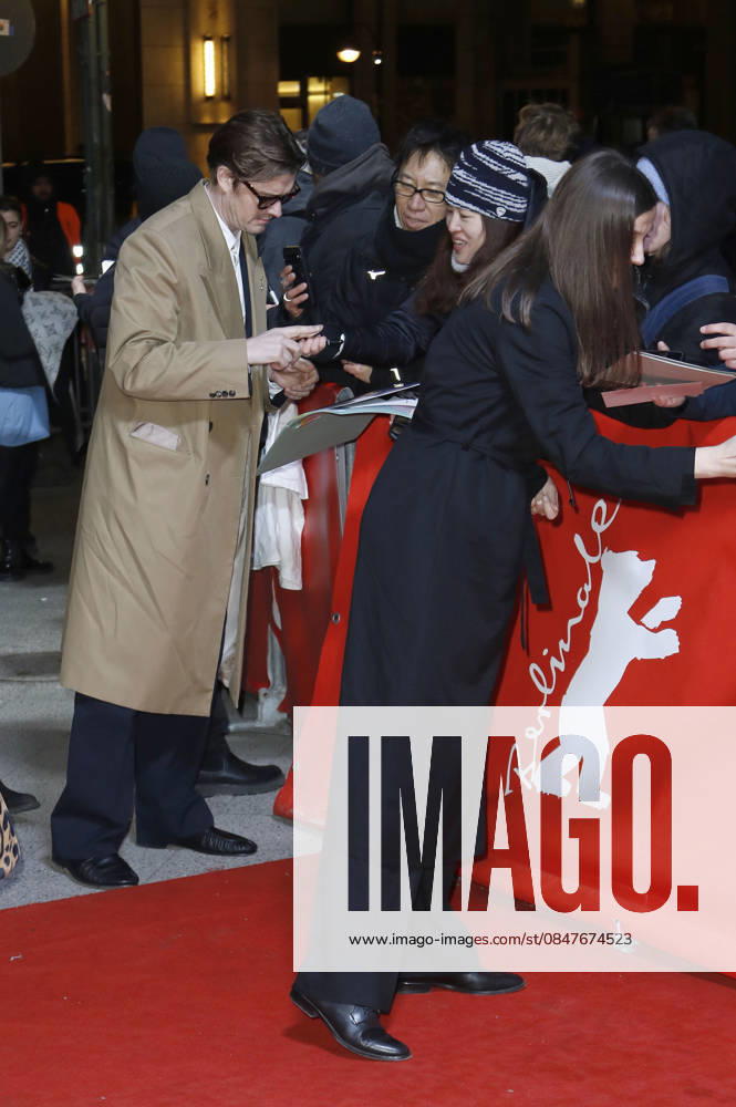Sam Riley with husband Alexandra Maria Lara at the premiere of the BBC series Mint at the Berlinale 2026 76 Berlin International Film Festival at the Zoo Palast Berlin, 15 02 2026 Foto:xC.xTamckex xFuturexImagex mint_6204
