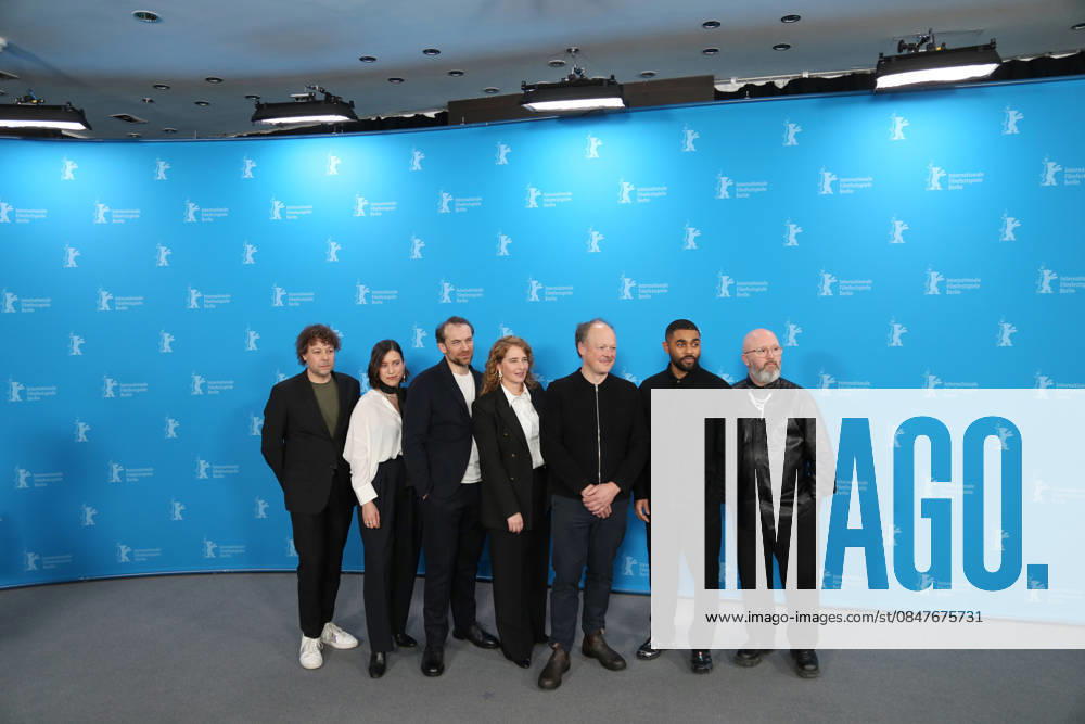 Belgian screenwriter Angelo Tijssens, French actor Arieh Worthalter, Belgian director Anke Blonde, Belgian actor Jan Hammenecker, and English actor Anthony Welsh pose for a photo call for the film Dust during the 76th Berlin International Film Festival (Berlinale), which is Europe s first major film festival of the year, in Berlin. The festival runs from February 12 to 22, 2026. Berlin Germany - ZUMAf146 20260215_zip_f146_053
