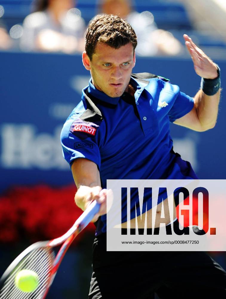 Tobias Kamke of Germany returns the ball during the first round match of men singles at the 2011 US Open Tennis Championships in New York, the United States, August 29, 2011. (Xinhua Shen Hong)(wll) US-NEW YORK-TENNIS-US OPEN-DAY