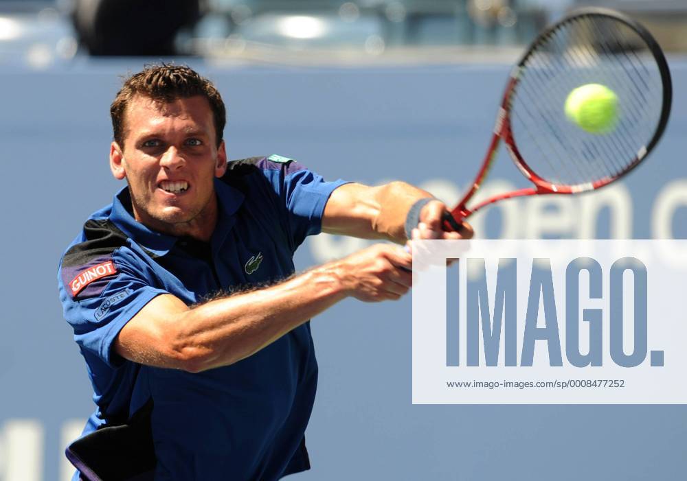 Tobias Kamke of Germany returns the ball during the first round match of men singles at the 2011 US Open Tennis Championships in New York, the United States, August 29, 2011. (Xinhua Shen Hong)(wll) US-NEW YORK-TENNIS-US OPEN-DAY