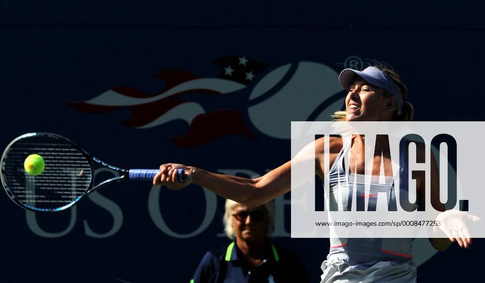 Maria Sharapova of Russia returns the ball during the first round match of women singles at the 2011 US Open Tennis Championships in New York, the United States, August 29, 2011. (Xinhua Shen Hong)(wll) US-NEW YORK-TENNIS-US OPEN-DAY
