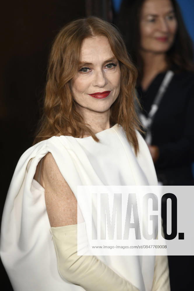 Isabelle Huppert at the photocall for the feature film The Blood Countess at the Berlinale 2026 76 Berlin International Film Festival at the Hotel Grand Hyatt Berlin, 16 02 2026 Foto:xC.xNiehausx xFuturexImagex blutgraefin_6363