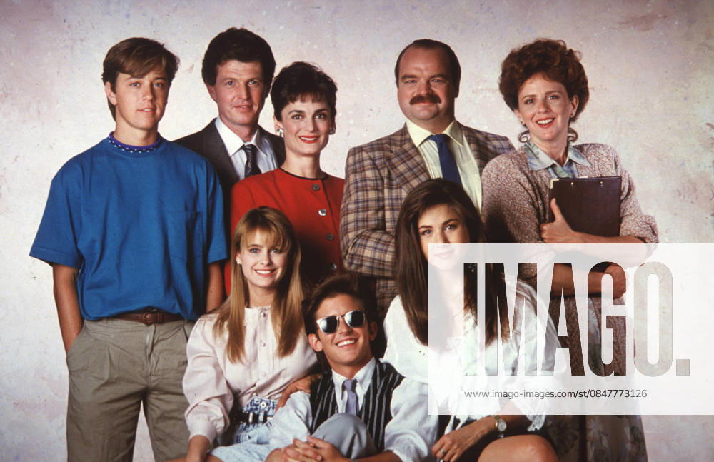 Ferris Bueller Brandon Douglas, Sam Freed, Cristine Rose, Richard Riehle, Judith Kahan, Jennifer Aniston, Charlie Schlatter, Ami Dolenz 1990 ** H.L.