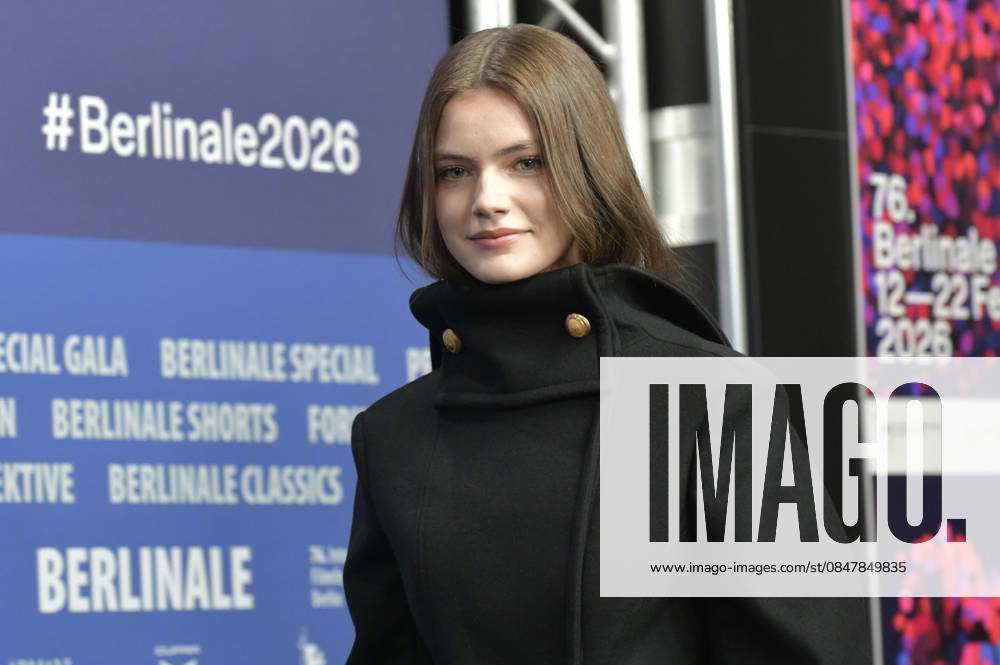 Florence Hunt at the press conference for the feature film Queen at Sea at the Berlinale 2026 76 Berlin International Film Festival at the Hotel Grand Hyatt Berlin, 17 02 2026 Foto:xM.xBehrensx xFuturexImagex queen_6228