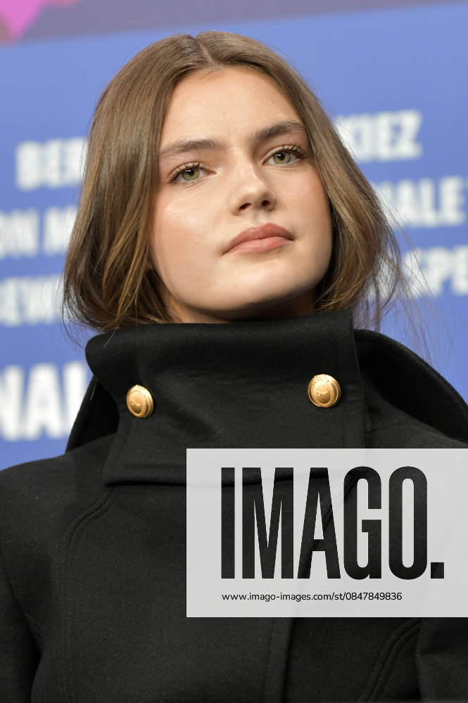 Florence Hunt at the press conference for the feature film Queen at Sea at the Berlinale 2026 76 Berlin International Film Festival at the Hotel Grand Hyatt Berlin, 17 02 2026 Foto:xM.xBehrensx xFuturexImagex queen_6229