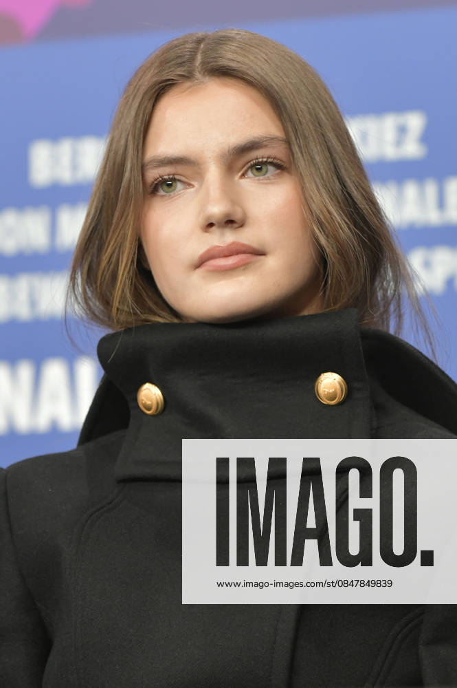 Florence Hunt at the press conference for the feature film Queen at Sea at the Berlinale 2026 76 Berlin International Film Festival at the Hotel Grand Hyatt Berlin, 17 02 2026 Foto:xM.xBehrensx xFuturexImagex queen_6231