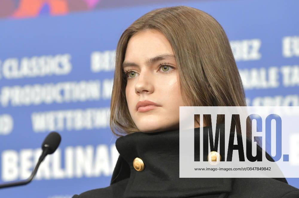 Florence Hunt at the press conference for the feature film Queen at Sea at the Berlinale 2026 76 Berlin International Film Festival at the Hotel Grand Hyatt Berlin, 17 02 2026 Foto:xM.xBehrensx xFuturexImagex queen_6233