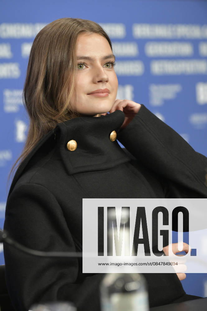 Florence Hunt at the press conference for the feature film Queen at Sea at the Berlinale 2026 76 Berlin International Film Festival at the Hotel Grand Hyatt Berlin, 17 02 2026 Foto:xM.xBehrensx xFuturexImagex queen_6245