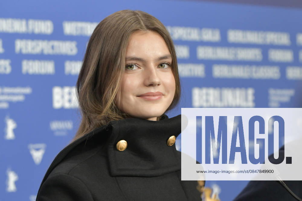 Florence Hunt at the press conference for the feature film Queen at Sea at the Berlinale 2026 76 Berlin International Film Festival at the Hotel Grand Hyatt Berlin, 17 02 2026 Foto:xM.xBehrensx xFuturexImagex queen_6247