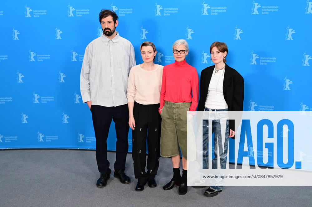 Vladimir Vulevic, Birte Schnöink, Angela Schanelec and Agathe Bonitzer at the My Wife Cries photocall during the 76th Berlinale International Film Festival Berlin 2026 , February 17, 2026 Romain Doucelin Bestimage The Meine Frau Weint My Wife Cries photocall during the 76th Berlinale International Film Festival Berlin at Grand Hyatt Hotel on February 17, 2026 in Berlin, Germany Berlin Allemagne