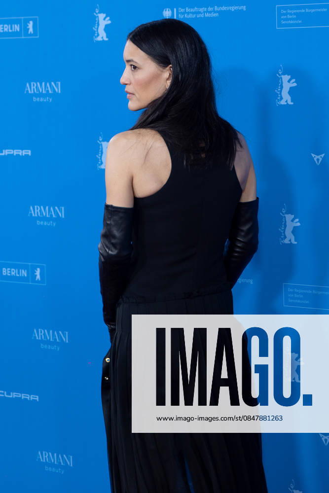 The Weight , Premiere at the Berlinale, Berlin, 17 02 2026 Julia Jones on the red carpet before the premiere of The Weight at the Berlinale at the Zoo Palast on 17 02 2026 The 76th Berlin International Film Festival takes place from February 12 to 22, 2026 Berlin Zoo Palast