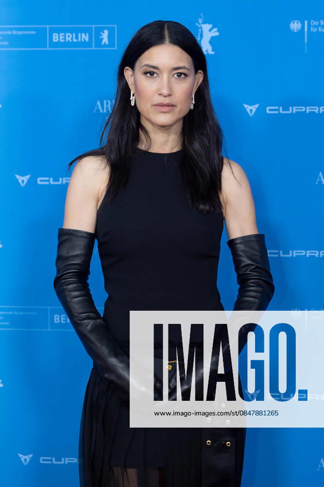 The Weight , Premiere at the Berlinale, Berlin, 17 02 2026 Julia Jones on the red carpet before the premiere of The Weight at the Berlinale at the Zoo Palast on 17 02 2026 The 76th Berlin International Film Festival takes place from February 12 to 22, 2026 Berlin Zoo Palast