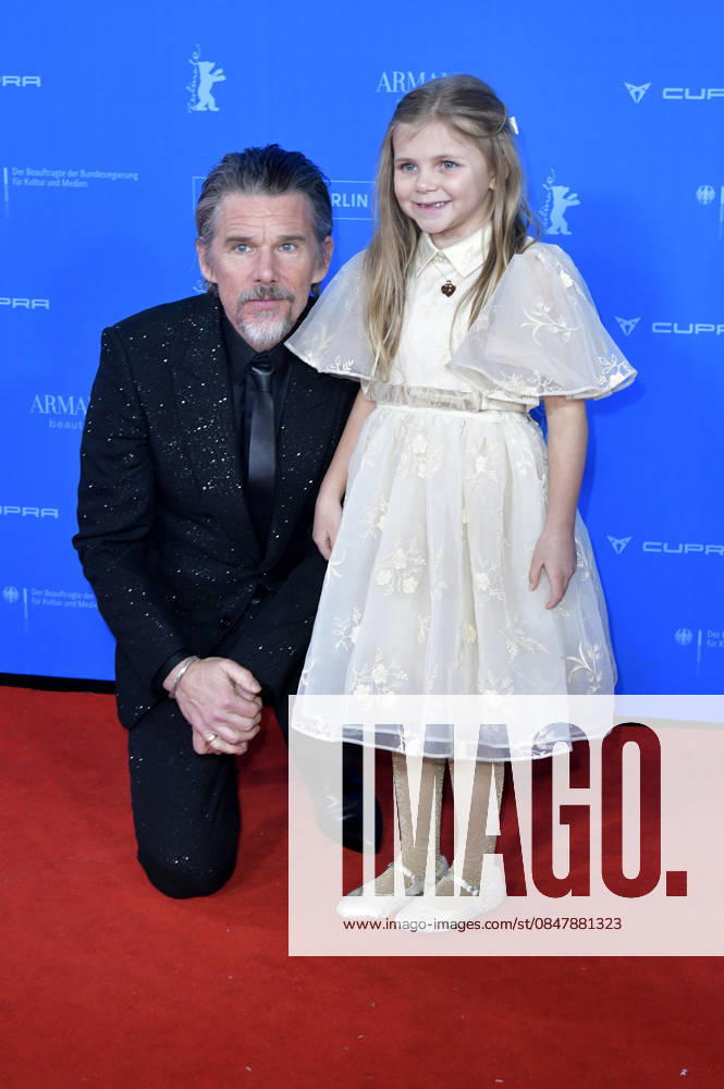 Ethan Hawke and Avy Berry at the premiere of the feature film The Weight The Weight Gold Rush at the Berlinale 2026 76 Berlin International Film Festival at Zoo Palast Berlin, 17 02 2026 Foto:xM.xBehrensx xFuturexImagex weight_6379